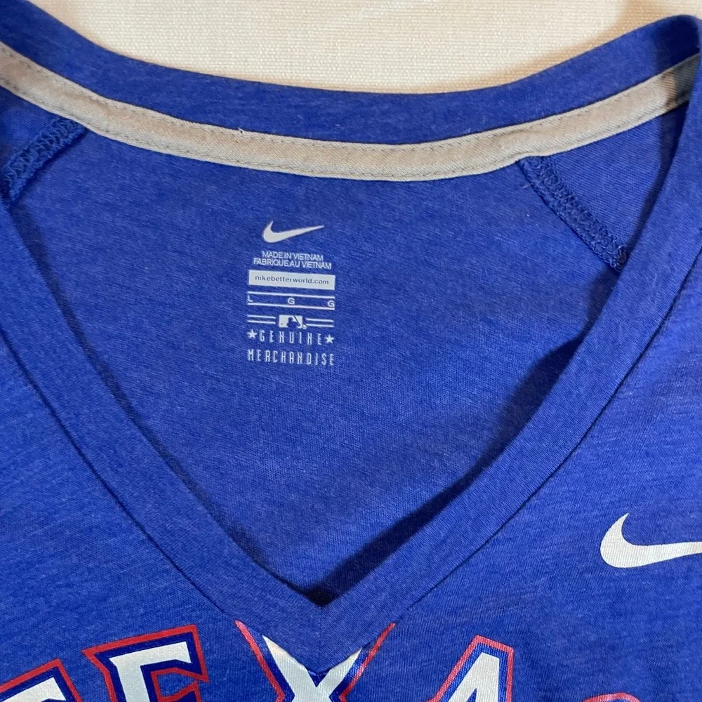 Nike Texas Rangers Women's V-Neck T-Shirt Royal Blue‎ Striped Sleeves - Size L
